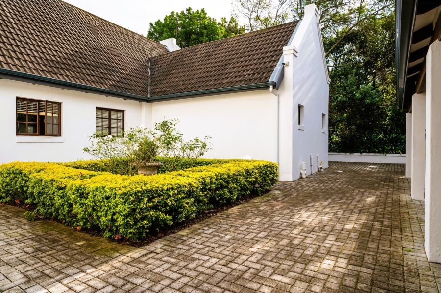 5 Bedroom Property for Sale in Theescombe Eastern Cape